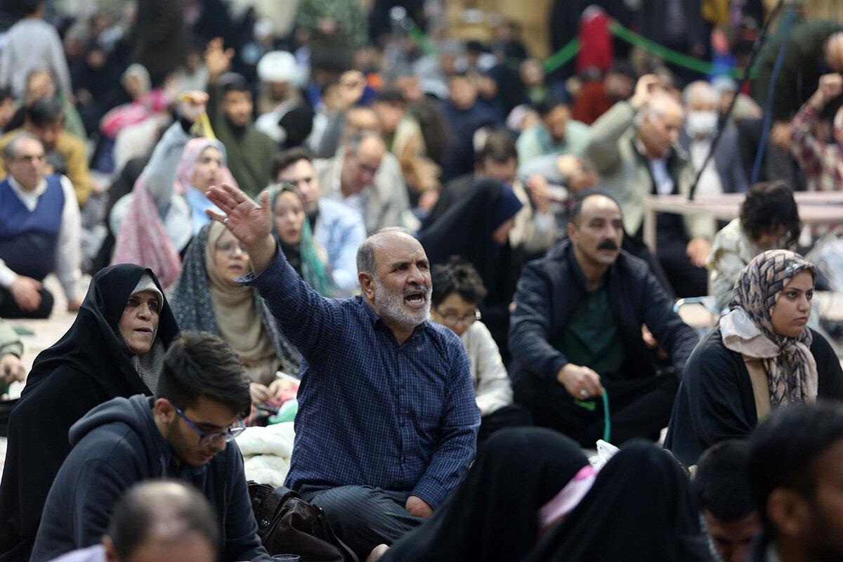 Raporê wêneyan | Şevdêrîya (Şevaqedrê)Ziyaretvanên li Perestgeha Pîroz Kerîma Ehl-ul Beytê (s.x) di şeva Nîva Şebanê de