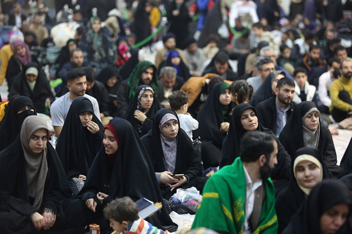 Raporê wêneyan | Şevdêrîya (Şevaqedrê)Ziyaretvanên li Perestgeha Pîroz Kerîma Ehl-ul Beytê (s.x) di şeva Nîva Şebanê de