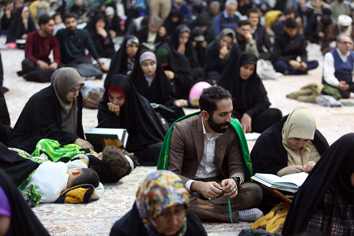 Raporê wêneyan | Şevdêrîya (Şevaqedrê)Ziyaretvanên li Perestgeha Pîroz Kerîma Ehl-ul Beytê (s.x) di şeva Nîva Şebanê de