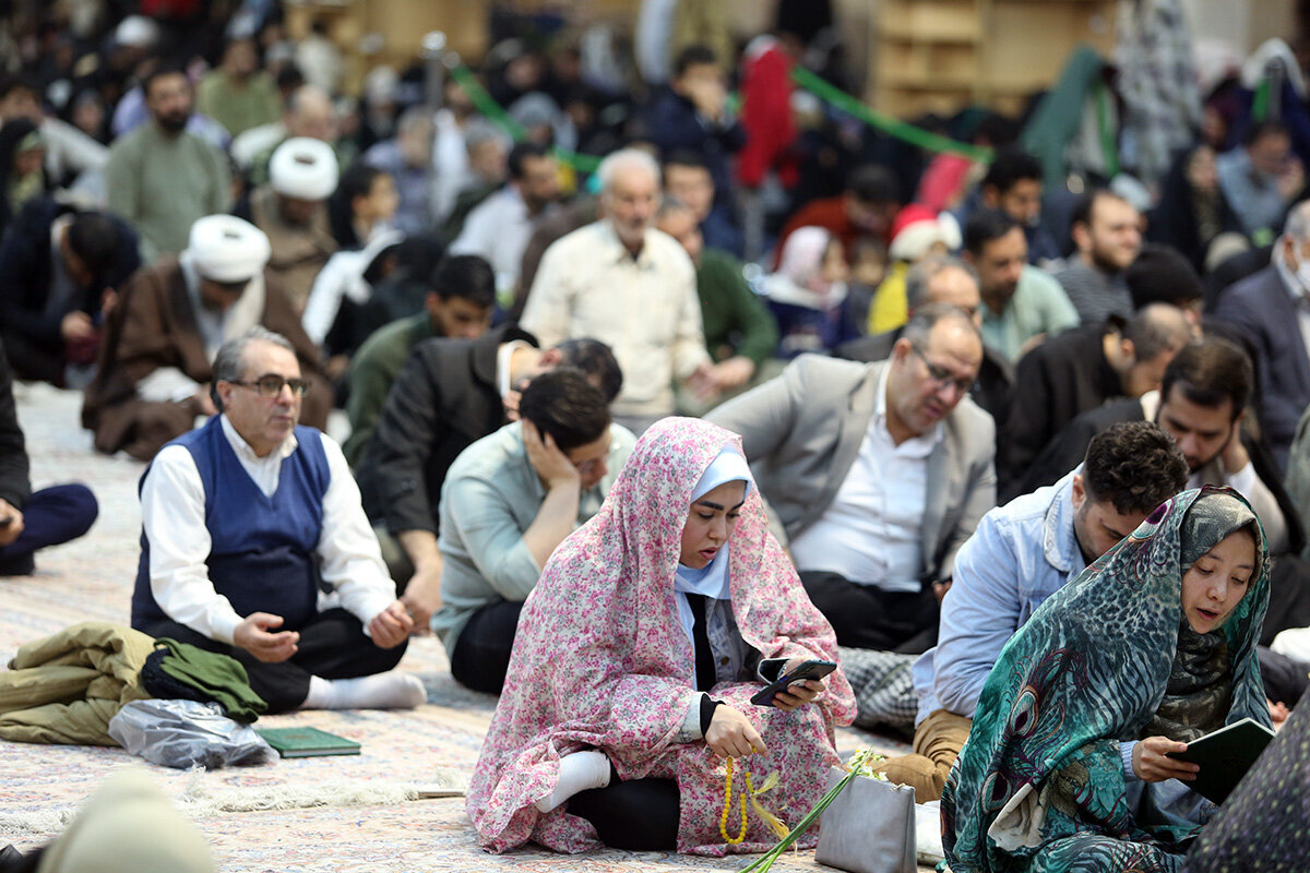 Raporê wêneyan | Şevdêrîya (Şevaqedrê)Ziyaretvanên li Perestgeha Pîroz Kerîma Ehl-ul Beytê (s.x) di şeva Nîva Şebanê de