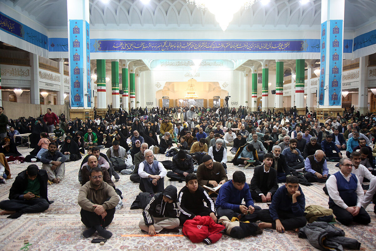 Raporê wêneyan | Şevdêrîya (Şevaqedrê)Ziyaretvanên li Perestgeha Pîroz Kerîma Ehl-ul Beytê (s.x) di şeva Nîva Şebanê de