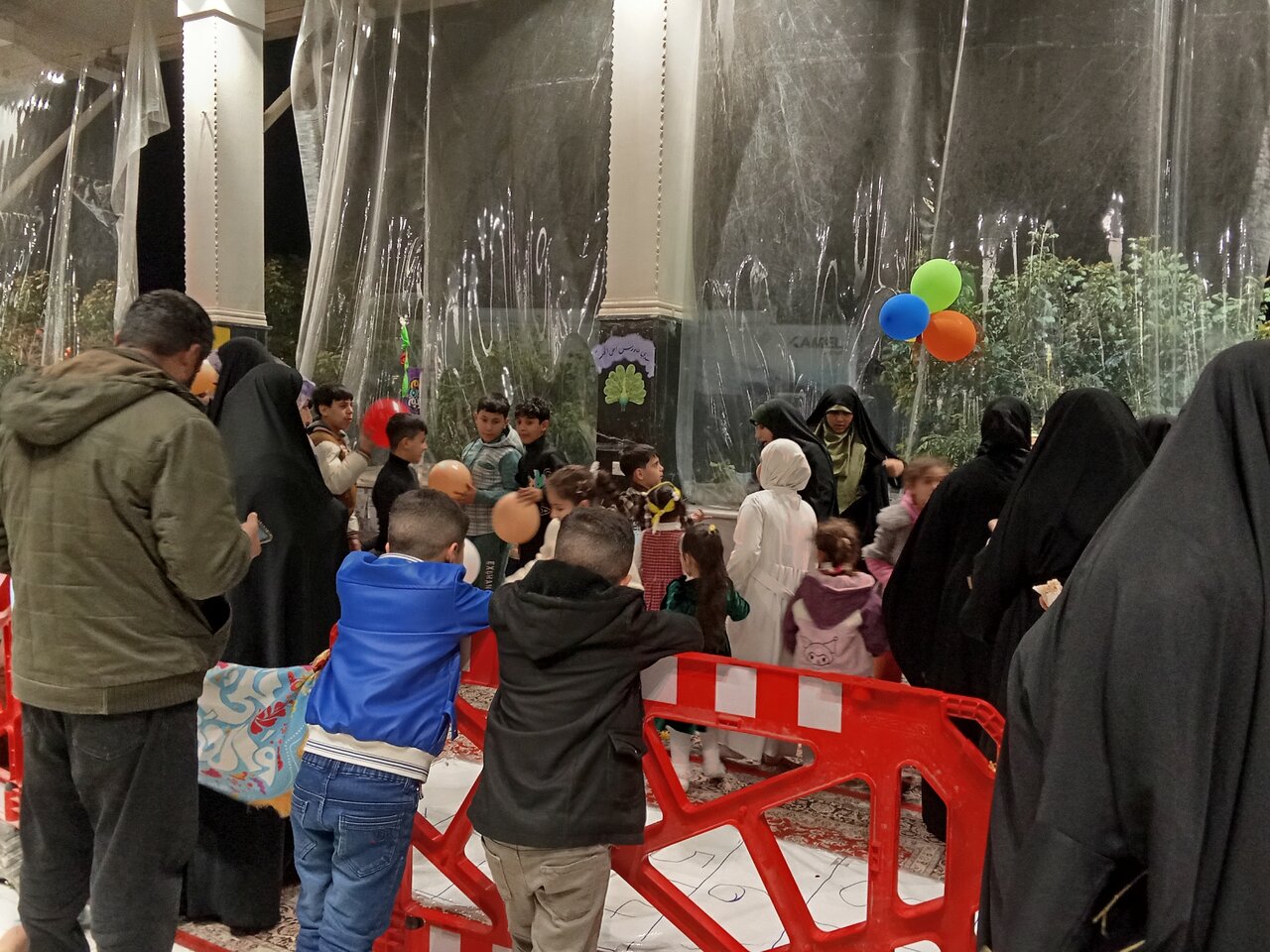 Imágenes del ambiente espiritual y devocional del Santuario de los dos Imames al-Askariyayn (la paz sea con ambos), en la ciudad de Samarra.
