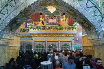 Galeri Foto: Jutaan Peziarah Kunjungi Makam Imam Askari as Dalam Rangka Peringatan Wiladah Imam Mahdi afs