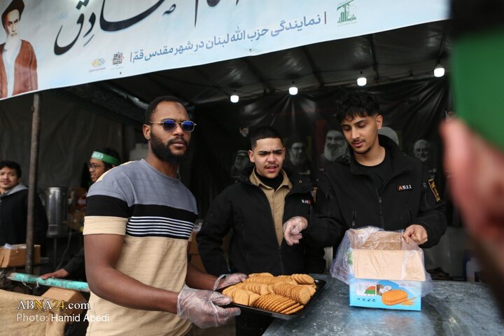 Photos: Pilgrims Walk Toward Jamkaran Mosque on Mid‑Sha’ban