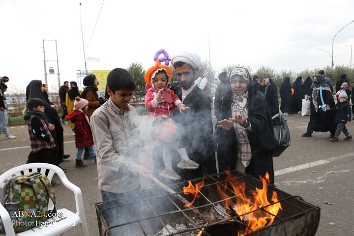 Photos: Pilgrims Walk Toward Jamkaran Mosque on Mid‑Sha’ban