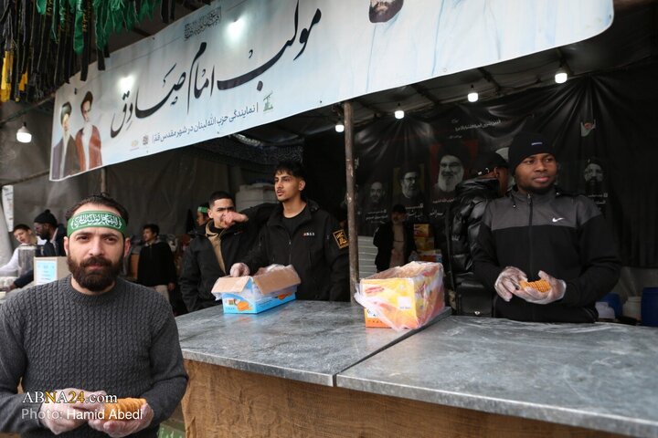 Photos: Pilgrims Walk Toward Jamkaran Mosque on Mid‑Sha’ban
