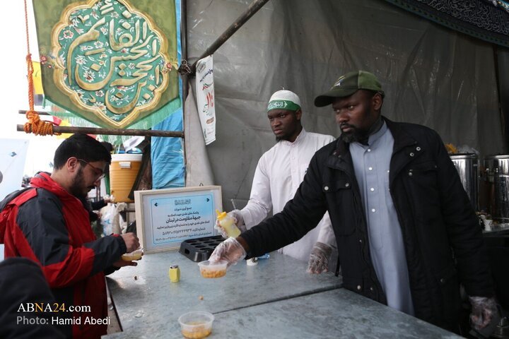 Photos: Pilgrims Walk Toward Jamkaran Mosque on Mid‑Sha’ban