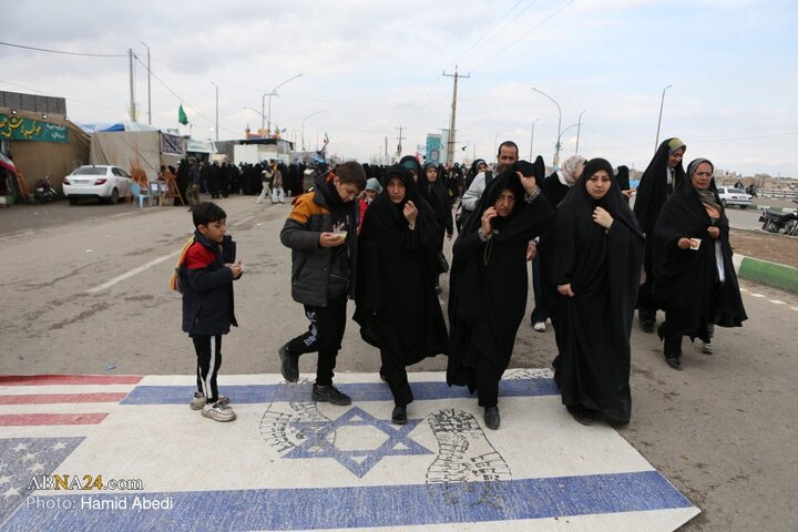 Photos: Pilgrims Walk Toward Jamkaran Mosque on Mid‑Sha’ban