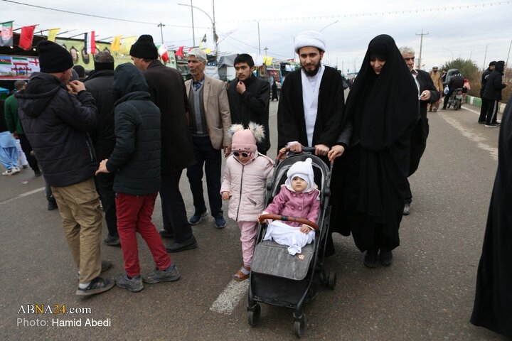 Photos: Pilgrims Walk Toward Jamkaran Mosque on Mid‑Sha’ban