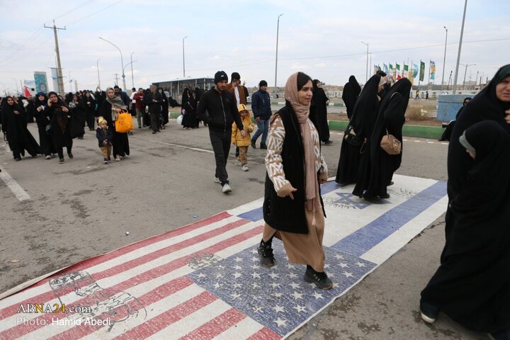 Photos: Pilgrims Walk Toward Jamkaran Mosque on Mid‑Sha’ban