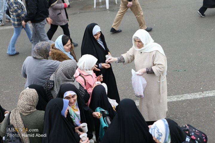 Photos: Pilgrims Walk Toward Jamkaran Mosque on Mid‑Sha’ban