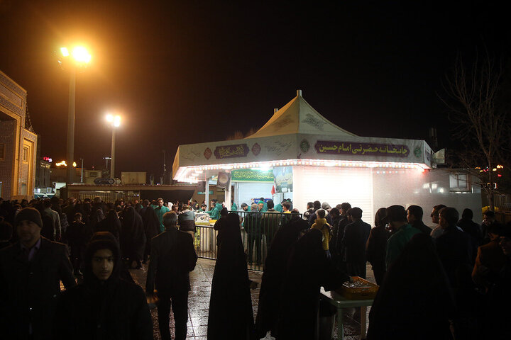 Photos: Mawkebs Serve Hazrat Masoumeh Pilgrims on Eve of Imam al‑Mahdi’s Birth Anniversary