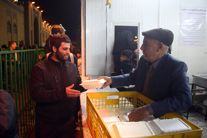 Photos: Mawkebs Serve Hazrat Masoumeh Pilgrims on Eve of Imam al‑Mahdi’s Birth Anniversary