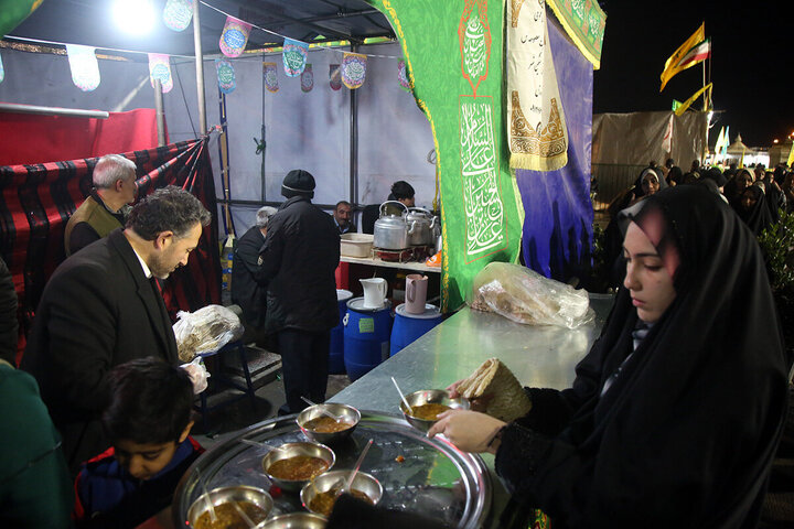 Photos: Mawkebs Serve Hazrat Masoumeh Pilgrims on Eve of Imam al‑Mahdi’s Birth Anniversary