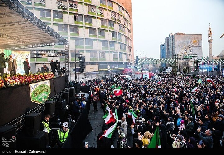 تقرير مصور/ الشعب الايراني يحتفل بمناسبة ولادة الإمام الحجة (عج) في العاصمة الايرانية