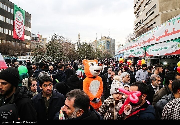 تقرير مصور/ الشعب الايراني يحتفل بمناسبة ولادة الإمام الحجة (عج) في العاصمة الايرانية