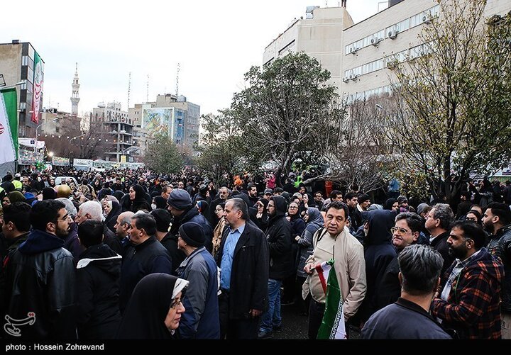 تقرير مصور/ الشعب الايراني يحتفل بمناسبة ولادة الإمام الحجة (عج) في العاصمة الايرانية