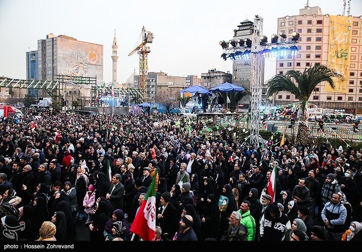 تقرير مصور/ الشعب الايراني يحتفل بمناسبة ولادة الإمام الحجة (عج) في العاصمة الايرانية
