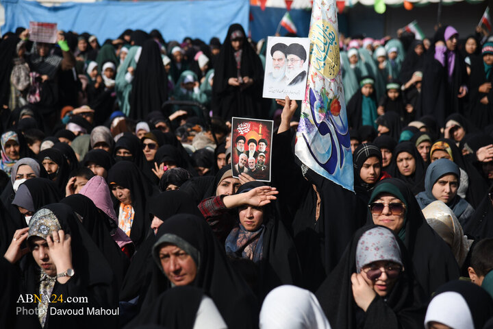 تقرير مصور/ احتشاد كبير لجماهير غفيرة في احتفال بمناسبة ولادة الإمام الحجة(عج) بمدينة مشهد