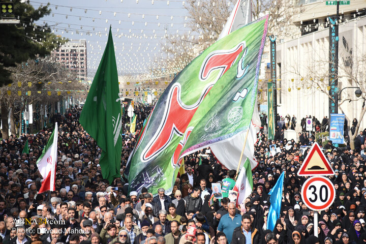 تقرير مصور/ احتشاد كبير لجماهير غفيرة في احتفال بمناسبة ولادة الإمام الحجة(عج) بمدينة مشهد