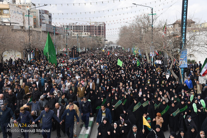 تقرير مصور/ احتشاد كبير لجماهير غفيرة في احتفال بمناسبة ولادة الإمام الحجة(عج) بمدينة مشهد