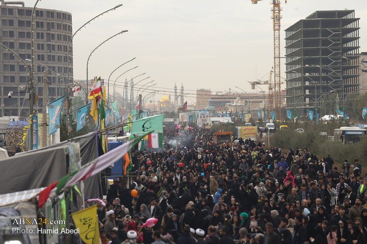 همزمان با شب نیمه شعبان مردم قم و منتظران مهدی موعود(عج)، سه‌شنبه (۱۴ بهمن ۱۴۰۴) از بلوار پیامبر اعظم(ص) با پای پیاده و با عنوان شادپیمایی مهدوی به سمت مسجد مقدس جمکران حرکت کردند تا در جشن میلاد یگانه منجی عالم بشریت شرکت کنند.