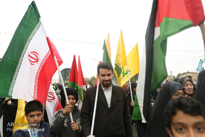 همزمان با شب نیمه شعبان مردم قم و منتظران مهدی موعود(عج)، سه‌شنبه (۱۴ بهمن ۱۴۰۴) از بلوار پیامبر اعظم(ص) با پای پیاده و با عنوان شادپیمایی مهدوی به سمت مسجد مقدس جمکران حرکت کردند تا در جشن میلاد یگانه منجی عالم بشریت شرکت کنند.