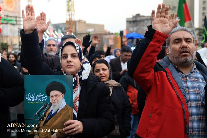 مراسم جشن و اجتماع بزرگ نیمه شعبان لشکر صاحب‌الزمان (عج)، عصر چهارشنبه (۱۵ بهمن ۱۴۰۴) همزمان با نیمه شعبان و سالروز ولادت امام زمان (عج) با حضور گسترده اقشار مختلف مردم، جوانان و نوجوانان، از میدان هفتم‌تیر تا میدان ولیعصر(عج) برگزار شد.