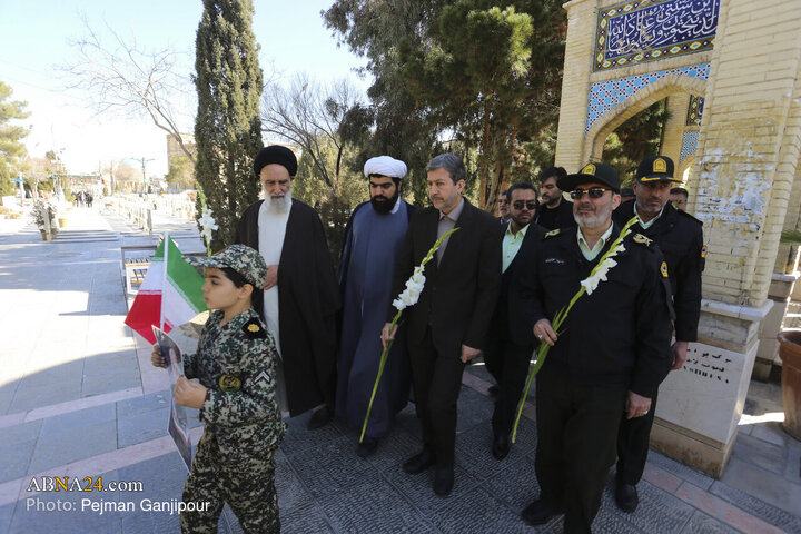 مراسم گرامیداشت آغاز جشن‌های چهل و هفتمین سالگرد پیروزی انقلاب اسلامی ایران (دهه فجر)، یکشنبه ( ۱۲ بهمن ۱۴۰۴) با حضور مسئولین لشکری و استانی در گلستان شهدا برگزار شد.