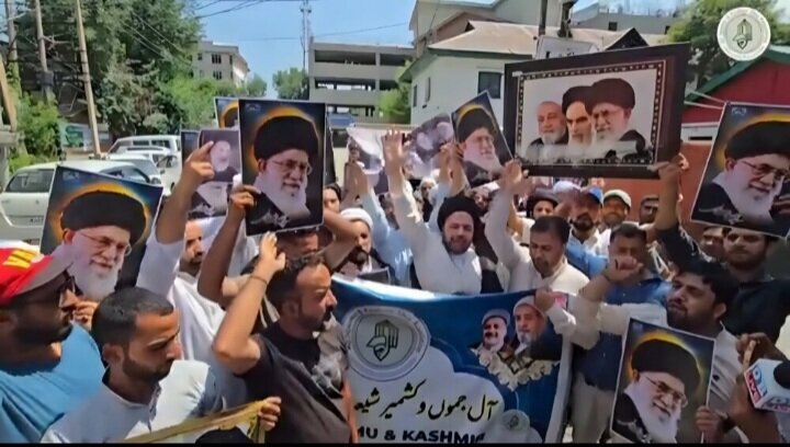 ویدیو | واکنش جالب مردم کشمیر هند بعد از دیدن تصویر رهبر معظم انقلاب و رئیس‌جمهور آمریکا