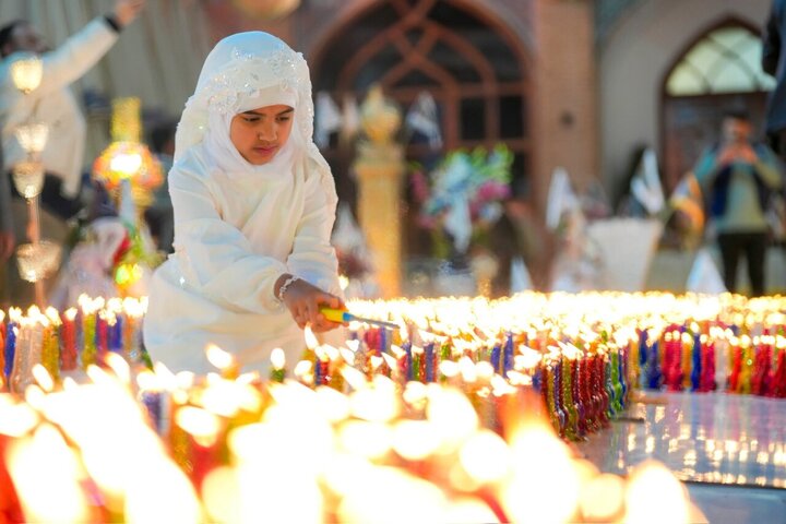 Raporê wêneyên | Beşdariya milyonî ya ziyaretvanan li dergaha Îmamên Eskerî (s.x) bi mebesta rojdayîna Îmamê Zemanê (Mehdî)(a.c...f)