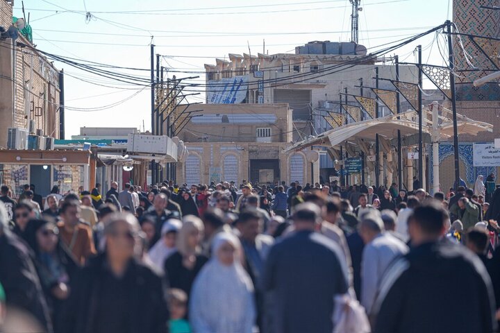 Raporê wêneyên | Beşdariya milyonî ya ziyaretvanan li dergaha Îmamên Eskerî (s.x) bi mebesta rojdayîna Îmamê Zemanê (Mehdî)(a.c...f)