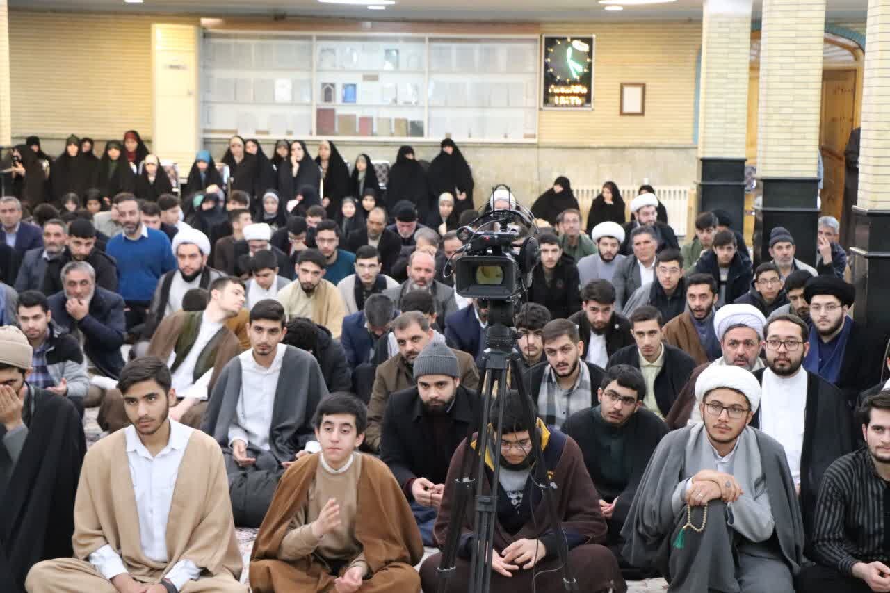 آیتالله فاضل لنکرانی: منتظر واقعی در برابر ظلم آمریکا و رژیم صهیونیستی، سکوت نمیکند