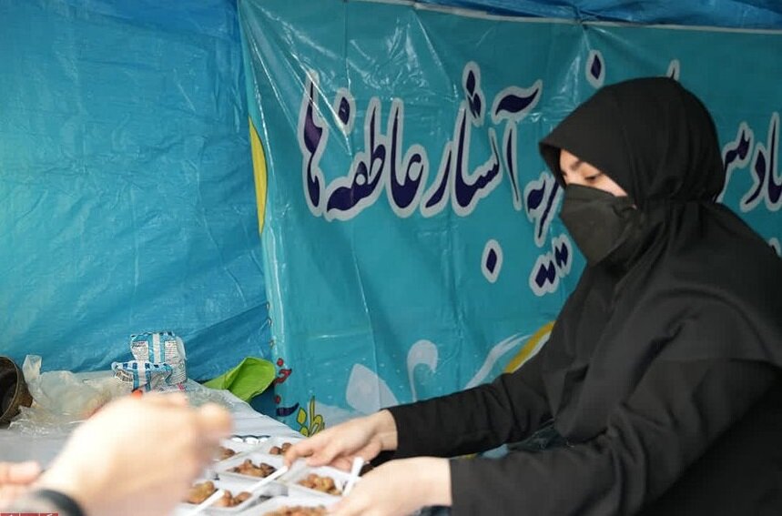 خدمت بی‌وقفه «آبشار عاطفه‌ها» به زائران حضرت صاحب‌الزمان(عج)