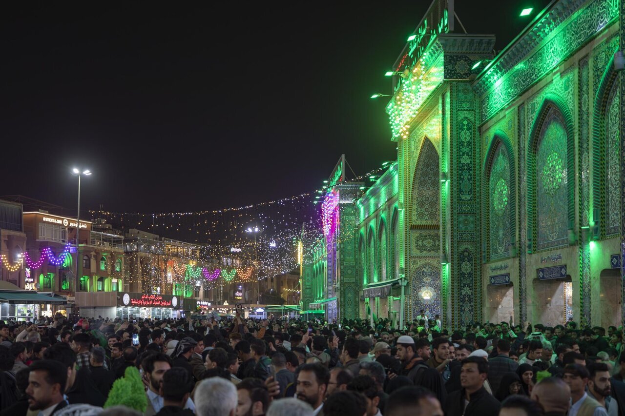 کربلا میزبان انبوه زائران در شب پرفیض نیمه شعبان + تصاویر