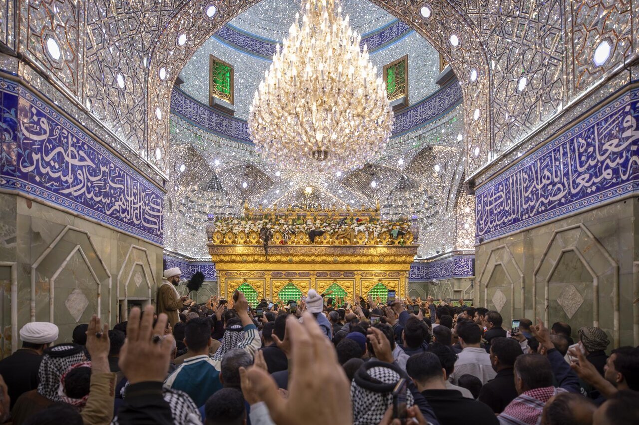 کربلا میزبان انبوه زائران در شب پرفیض نیمه شعبان + تصاویر