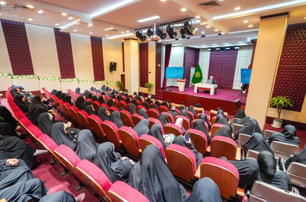 أكثر من 100 طالبة من الكليات الطبية في بغداد في استضافة العتبة العلويّة المقدّسة 
