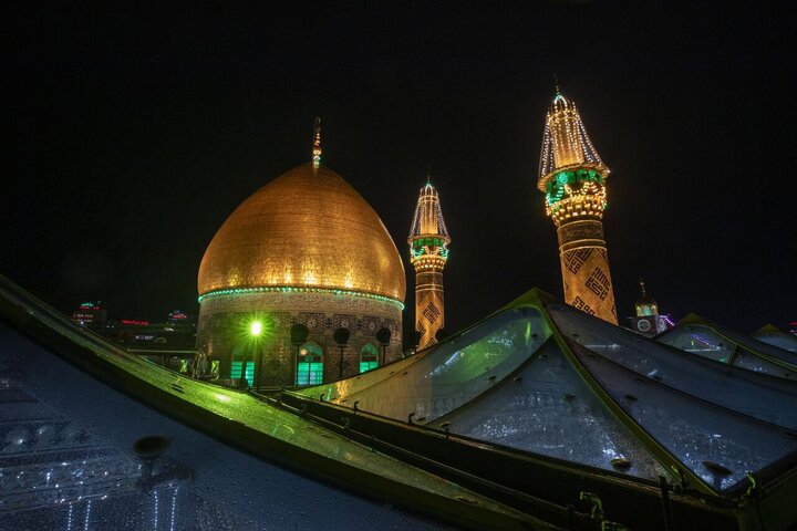 Informe fotográfico | Escenas de la cúpula y los minaretes del Santuario de Aba al-Fadl al-Abbas en la víspera del 15 de Sha'ban