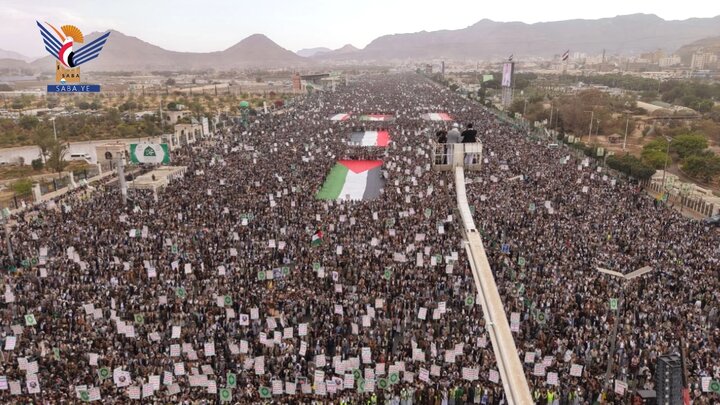 تقرير مصور/ صنعاء تشهد مسيرة مليونية تحت شعار "تلبية ونصرة للشعب الفلسطيني.. ثابتون وجاهزون للجولة القادمة"