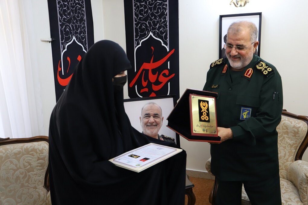 درجه سپهبدی شهید حسین سلامی به خانواده وی اعطا شد