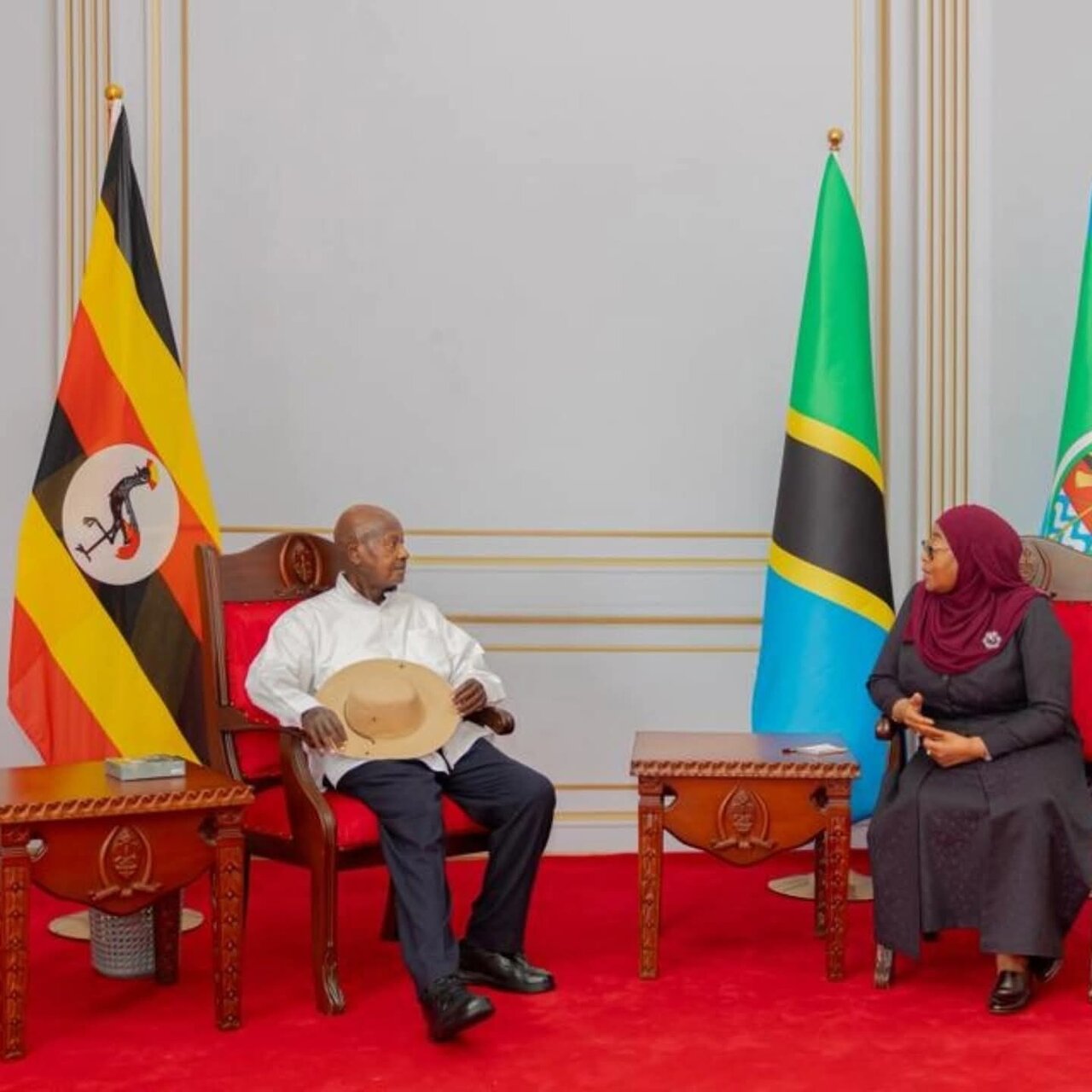 Rais Samia Ampokea Rais Museveni Ikulu Dar es Salaam kwa Ziara ya Kikazi ya Siku Moja +Picha