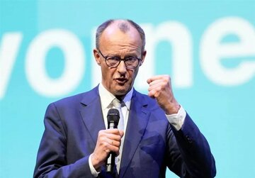 Serokwezîrê bi rengê hovîtîyê û cinawir