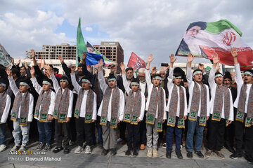 မရှ်ဟဒ် မြို့ တွင်ပြုလုပ်သည့် အေမာမ် ဇမာန်း (အ.ဂျ) ကြွလာမည့်အချိန်ကို စောင့်မျှော်နေသူများ၏ ကြီးမားသော စုဝေးမှု။ ။ Photos