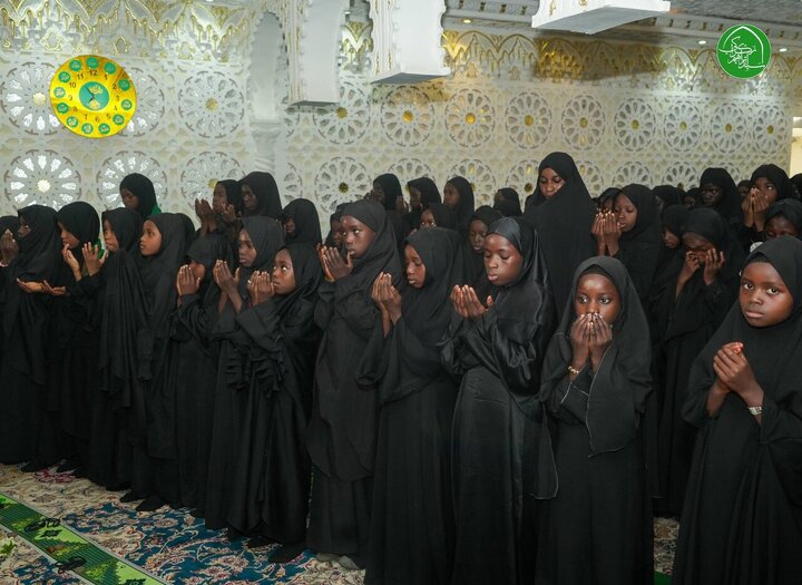 تقرير مصور/ حفل بمناسبة بلوغ سن التكليف بحضور الشيخ الزكزكي في العاصمة النيجيرية