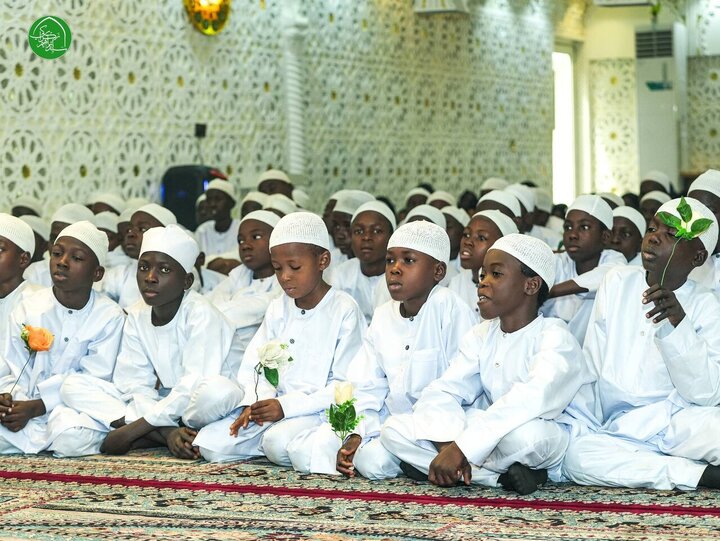 تقرير مصور/ حفل بمناسبة بلوغ سن التكليف بحضور الشيخ الزكزكي في العاصمة النيجيرية