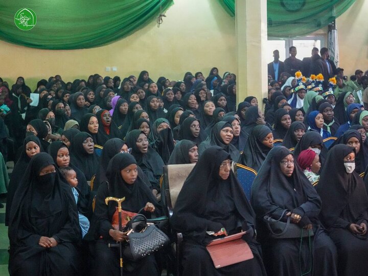 تقرير مصور/ المسلمون الشيعة النيجيريون يحتفلون بمناسبة ولادة الإمام المهدي (عج) في أبوجا