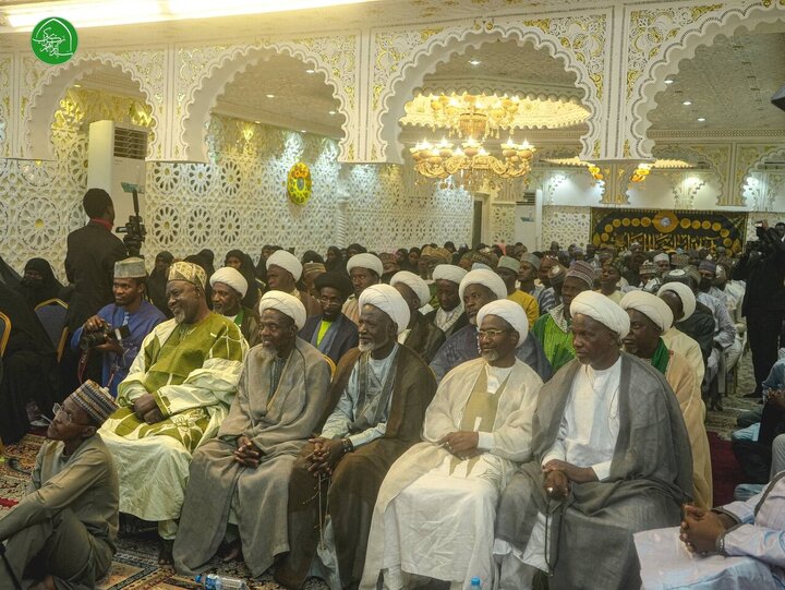 تقرير مصور/ المسلمون الشيعة النيجيريون يحتفلون بمناسبة ولادة الإمام المهدي (عج) في أبوجا