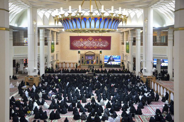 اجتماع بانوان مدافع ولایت (میثاق انقلابی) در حرم مطهر حضرت شاهچراغ (ع)