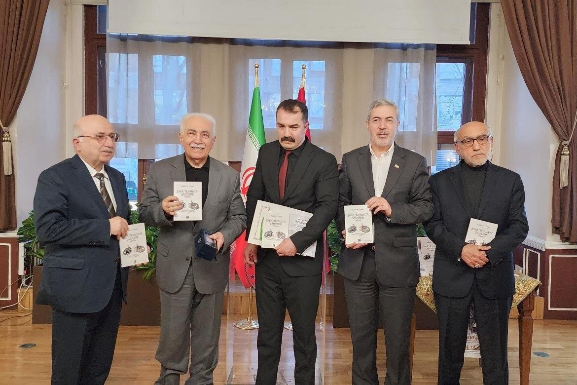 مردم ایران با تأسی از آموزه‌های شاهنامه، امروز در برابر زورگویی‌های امپریالیسم ایستاده‌اند