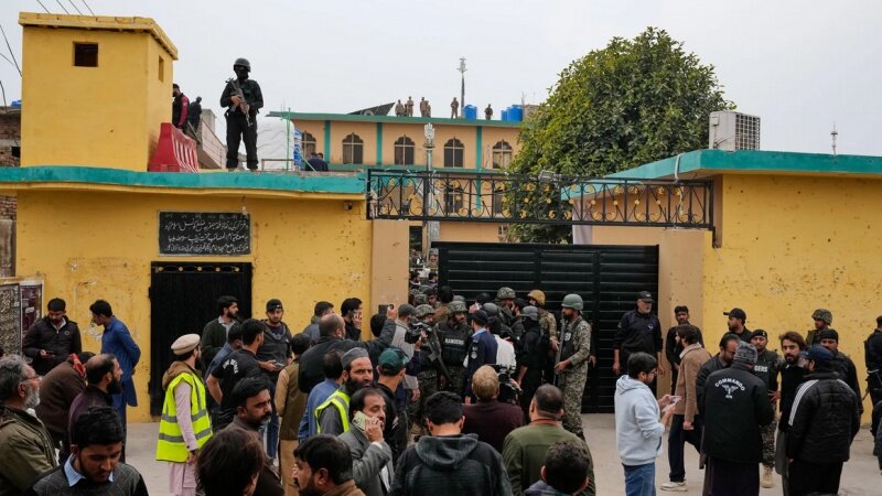 အစ္စလာမ်မာဘတ်မြို့တွင် ရှီအဟ် ဗလီဝတ်ကျောင်းတော် ၌ ဖြစ်ပွားခဲ့သည့် အသေခံဗုံးခွဲမှုတွင် သံသယရှိသူ၏ နီးစပ်သော ဆွေမျိုးများ ကို ဖမ်းဆီး